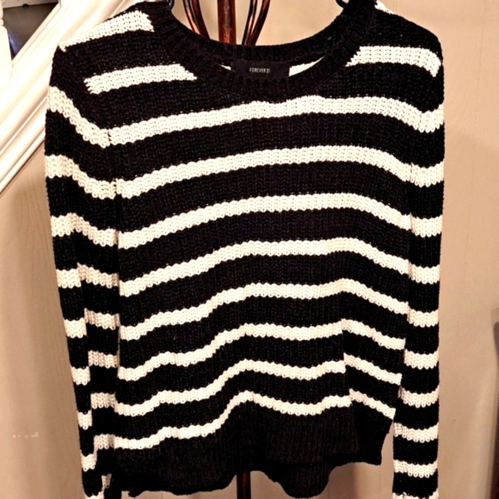 Forever 21 Women's Striped Preppy Crew Neck Knit Sweater Small